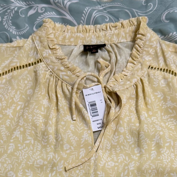 Yellow Floral Flutter Sleeve Blouse NWT Large - Picture 3 of 7